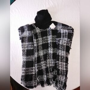 NWT Fuzzy Knobby Knit Turtleneck Plaid Poncho OS
